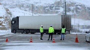 Kayseri-Malatya yolu ulaşıma kapatıldı