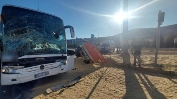 Kırıkkale'de yolcu otobüsü ile traktör çarpıştı! Yaralılar var
