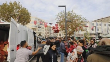 Kurtuluş gününde 'kek' izdihamı