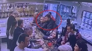 Mersin&rsquo;de kuyumcudan 100 gram altın &ccedil;almıştı! Sorguda her şeyi anlattı