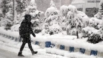 Meteoroloji'den yeni uyarı: 2 bölgeye için kar ve sağanak geliyor!
