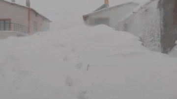 Meteoroloji uyarmıştı! Kar kalınlığı 3 metreyi buldu