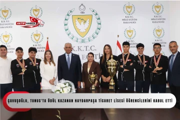  Milli Eğitim Bakanı &Ccedil;avuşoğlu, Tunus'ta &ouml;d&uuml;l kazanan Haydarpaşa Ticaret Lisesi &ouml;ğrencilerini kabul etti