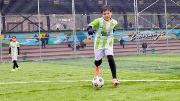 Minik kramponlar, 'S&ouml;mestır Kupası' i&ccedil;in &Uuml;mraniye'de ter d&ouml;k&uuml;yor