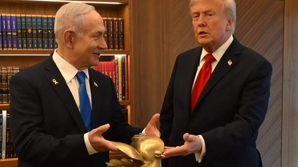 Netanyahu, Trump'a “barış güvercini” hediye etti