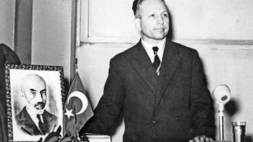 Öğretmenler Günü'nde Nurettin Topçu'yu anmak:  Eğitimde anlam arayışının öncüsü