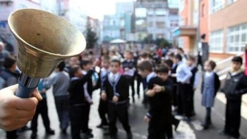 Okullarda ikinci d&ouml;nem teması 'bayrak sevgisi' oldu