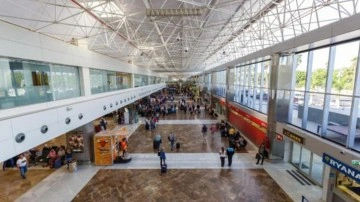 &Ouml;l&uuml; eşini 'yolcu gibi' u&ccedil;ağa bindirmeye &ccedil;alıştı