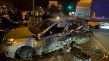 &Ouml;n&uuml;ndeki otomobile arkadan &ccedil;arpıp ka&ccedil;tı; 2 uzman &ccedil;avuş yaralı