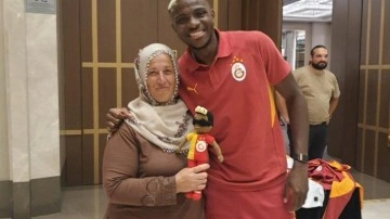 Osimhen Kayseri'ye iner inmez Neslihan teyzeyle buluştu