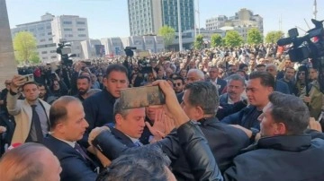 Özgür Özel'e kim saldırdı, neden saldırdı? İşte o anlar