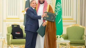 Pakistan ve Suudi Arabistan'dan tarihi savunma anlaşması! Prens Selman imzaladı