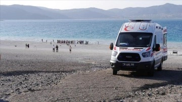 Salda Gölü'nde baba ve oğlu boğuldu
