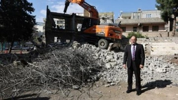 Şanlıurfa B&uuml;y&uuml;kşehir, 25 metrelik yol projesi i&ccedil;in 59 bağımsız yapının yıkımını tamamladı