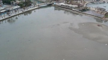 Silivri ve Avcılar'da deniz metrelerce &ccedil;ekildi