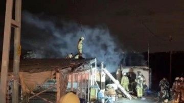 Sultangazi'de iki iş yerinde &ccedil;ıkan yangın s&ouml;nd&uuml;r&uuml;ld&uuml;