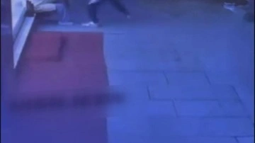 Sultangazi'de kapkaç girişimi: Telefonu alamayınca kaçtı