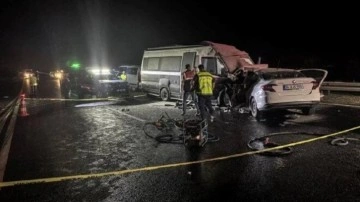 Ters yönde minibüse çarpıp alev aldı: 1 ölü, 1 yaralı