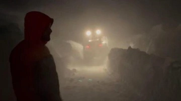 Tipide ara&ccedil;larında mahsur kalanları ekipler kurtardı