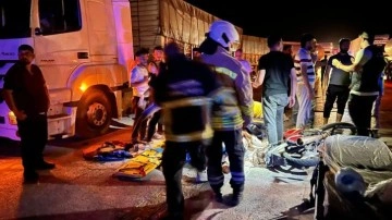 Tır ile motosiklet çarpıştı: 1 ölü, 1 yaralı