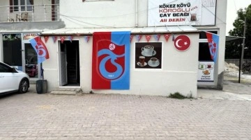 Trabzon'a 734 kilometre uzaktalar ama bu köyde her yer bordo-mavi