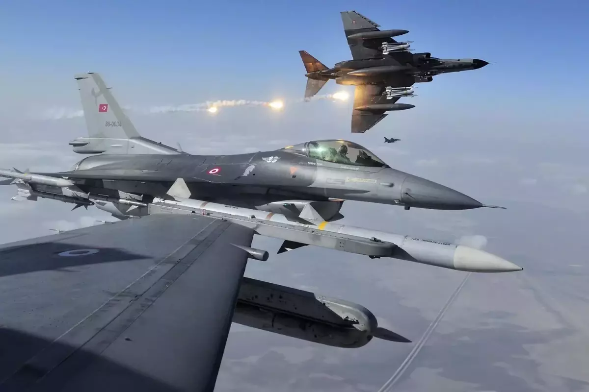 T&uuml;rkiye'yi alarma ge&ccedil;iren serseri İHA! Vur emri Eskişehir'den verilmiş