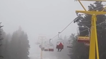 Uludağ'da kar yağışı: Beyaza büründü!