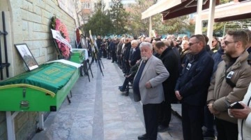 Ünlü oyuncu Burcu Özberk'in dedesi son yolculuğuna uğurlandı