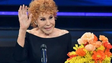 Ünlü şarkıcı hayatını kaybetti