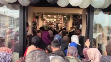 Ürünler 10 liradan satışa sunuldu! Büyük izhidam yaşandı