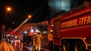 Üsküdar'da ahşap köşkte çıkan yangın söndürüldü