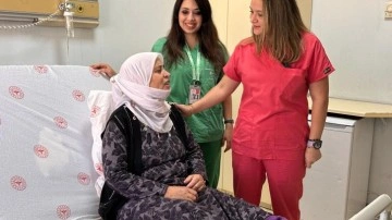 Van’da 60 yaşındaki kadının göğsünden 2 kiloluk kitle çıkarıldı