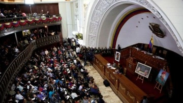 Venezuela'da iktidar partisi parlamento seçimlerinde 253 sandalye kazandı