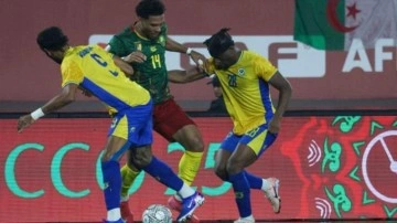 Yıldızlar kadro dışı kaldı, hoca g&ouml;nderildi! H&uuml;k&uuml;met milli takımı feshetti