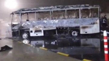 Yolcu otob&uuml;s&uuml; alev topuna d&ouml;nd&uuml;