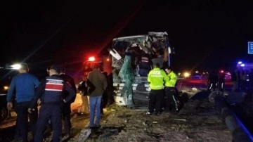 Yolcu otobüsüyle minibüs çarpıştı: 10 yaralı