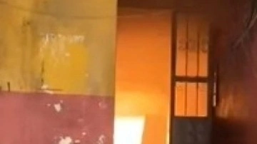 Zeytinburnu'nda 4 katlı binada yangın: 9 kişi dumandan etkilendi