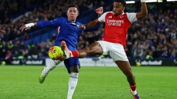 Zirvede fark 5'e düştü! Londra derbisi Manchester'a yaradı